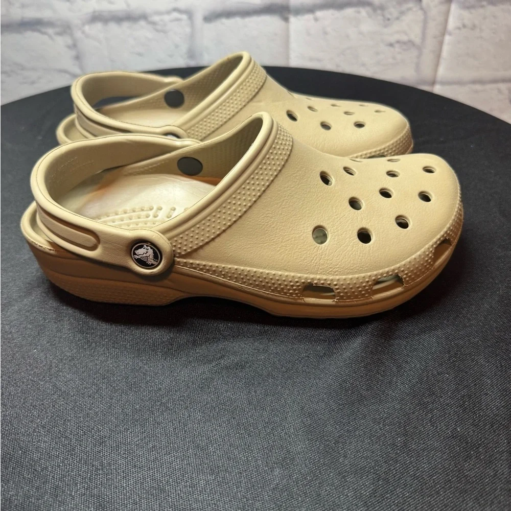 Crocs Beige Sandals with Cushioned Sole - Picture 3 of 6